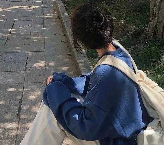 真人女生头像背影